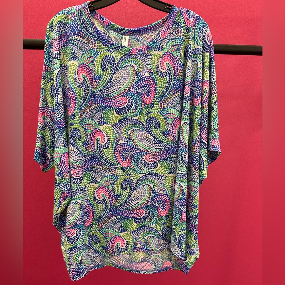 Dear Scarlett Blue Multi-Colored Dot 🔵🩷🟢 scoop neck top in a Swirl Paisley Print